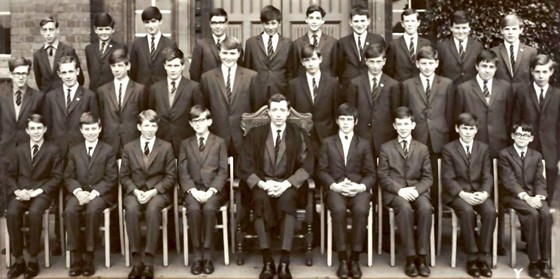 Walter is on the far left in the middle row, wearing glasses