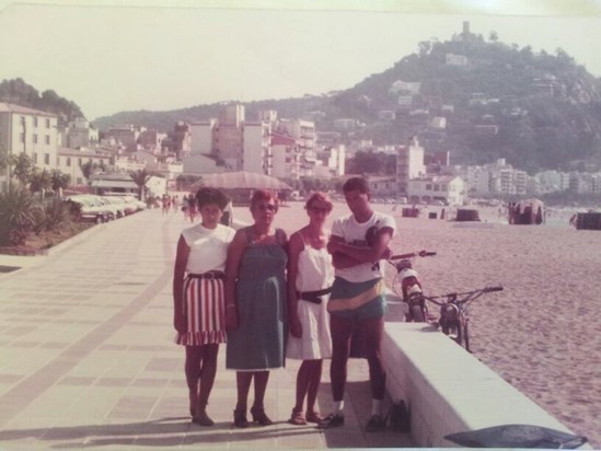 Spain_Blaines-1980's Aliye Mum, Suna & Hilmi