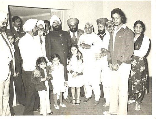 In Middle: (Predident Of India) S. Zail Singh, I.S. Hasanpuri,with relatives including Navroop Hasanpuri (1st at right)