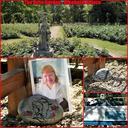 'In Loving Memory' Pebble we left under a bench in the Rose Garden at Blenheim Palace this week. 🥰💞💖
