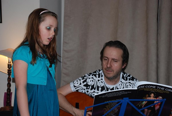  Practising with her dad