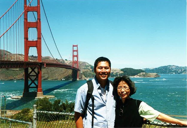 Akibo showing his mom around SF 1999